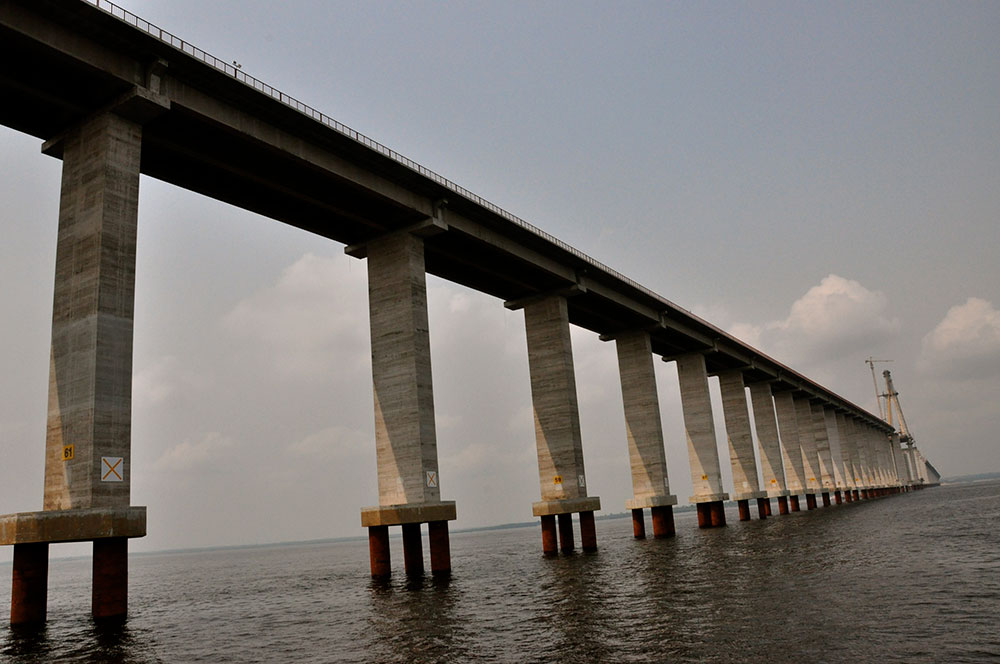 Ponte Estaiada sobre o Rio Negro Ponte Estaiada sobre o Rio Negro